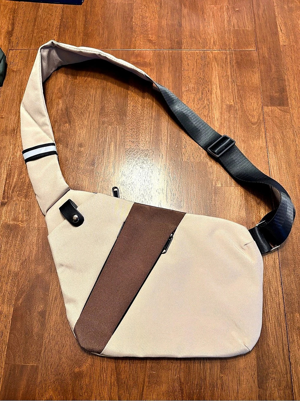 Peaksta Slim Carry 2 Crossbody Bag in Khaki & Brown